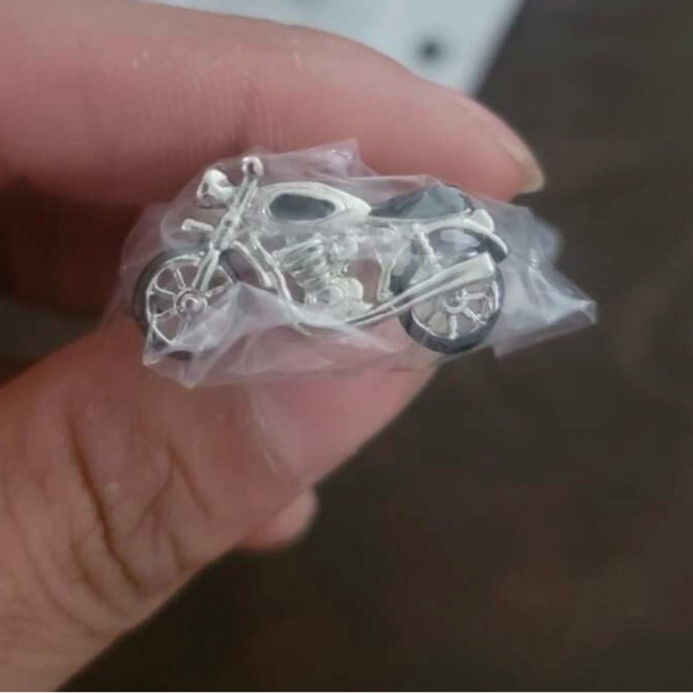 ‼️JUST RESTOCKED ‼️ Men’s Silvertone Motorcycle Cufflinks NWT - Picture 6 of 14